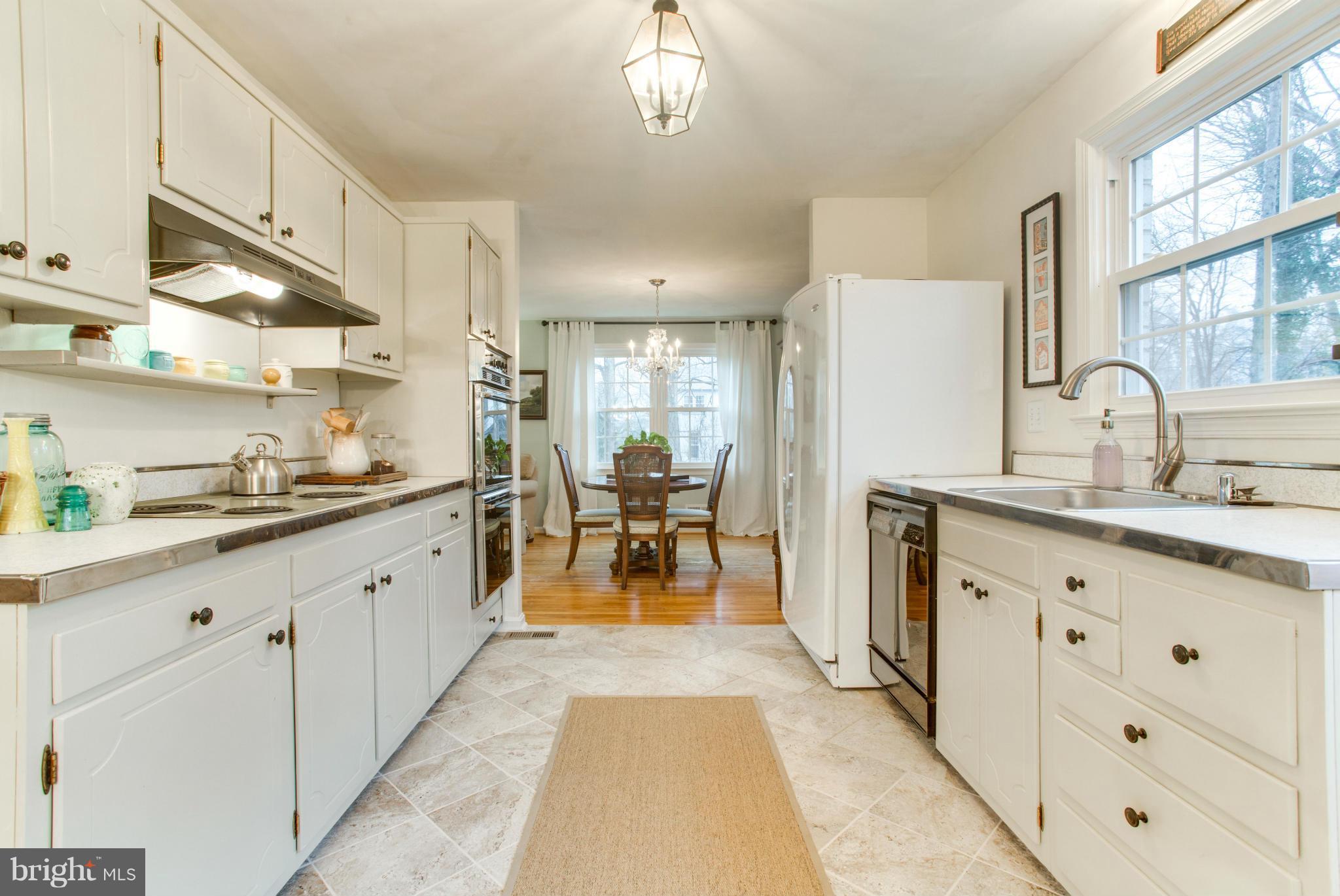 6807 Houndmaster Road Springfield, VA 22152 - Photo 4 of 22 Kitchen