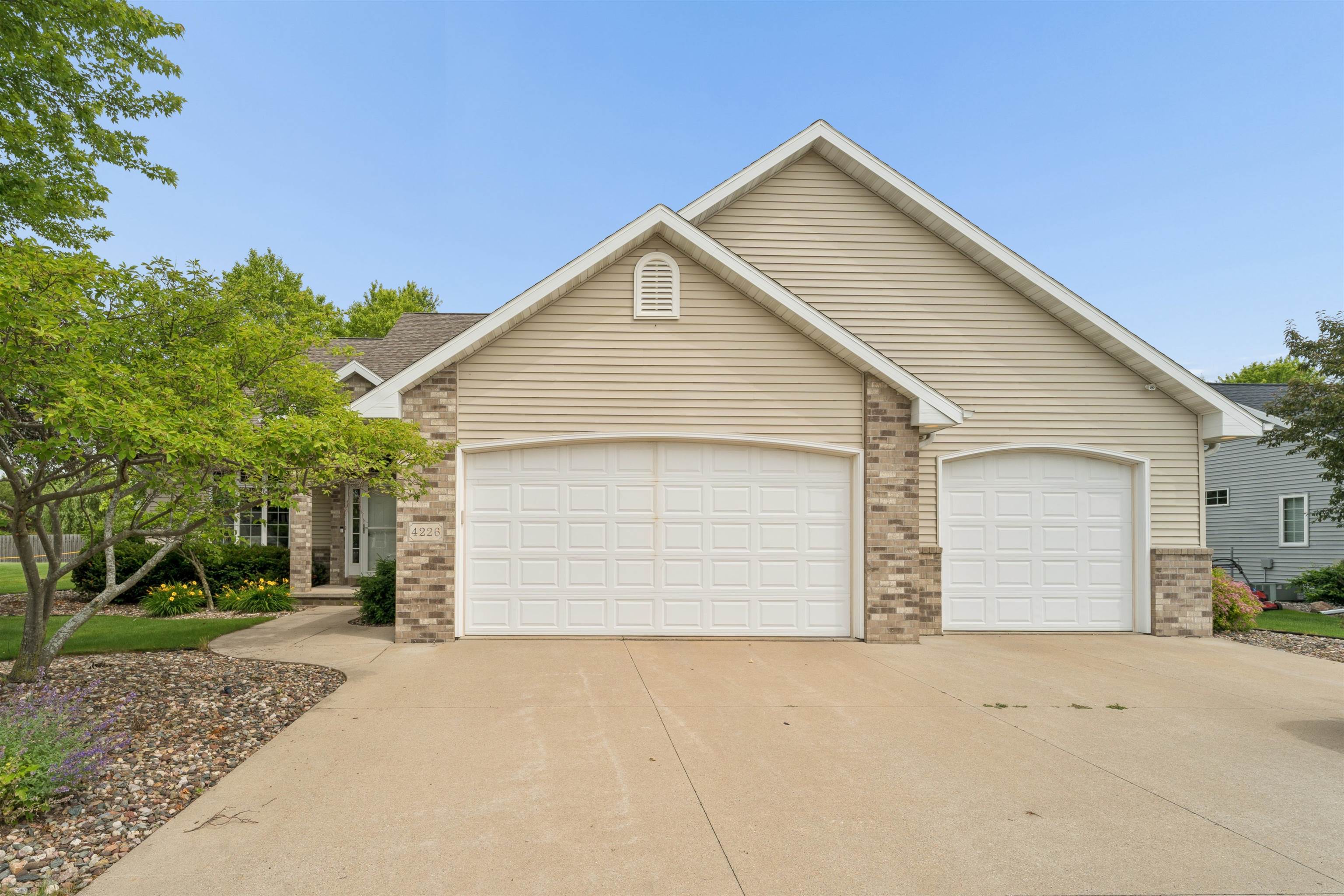 4226 East Appleseed Drive Appleton, WI 54913 - Photo 1 of 52