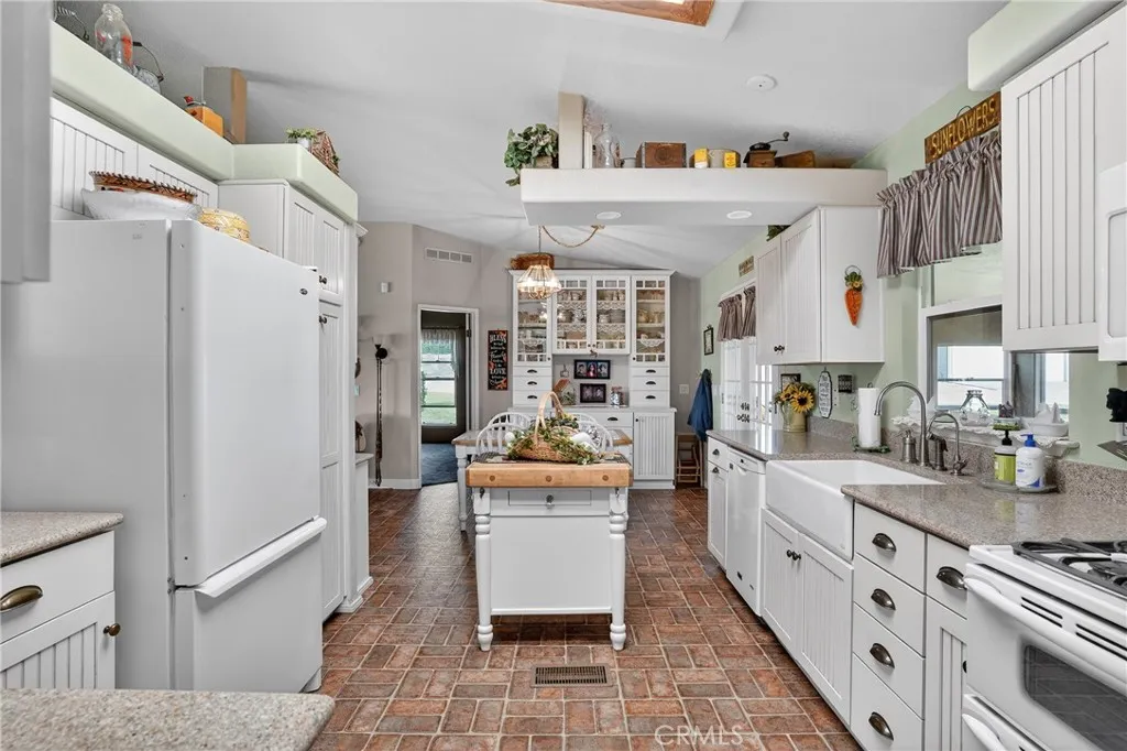 5385 Camp 8 Road Paso Robles, CA 93446 - Photo 27 of 38