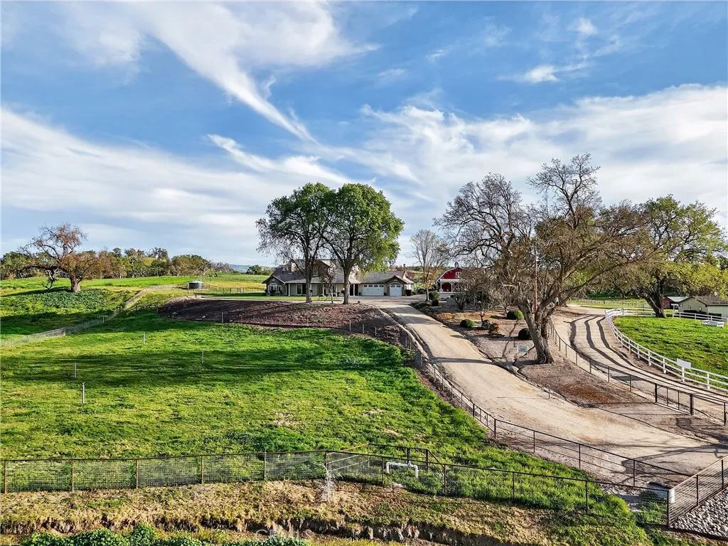 5385 Camp 8 Road Paso Robles, CA 93446 - Photo 6 of 38