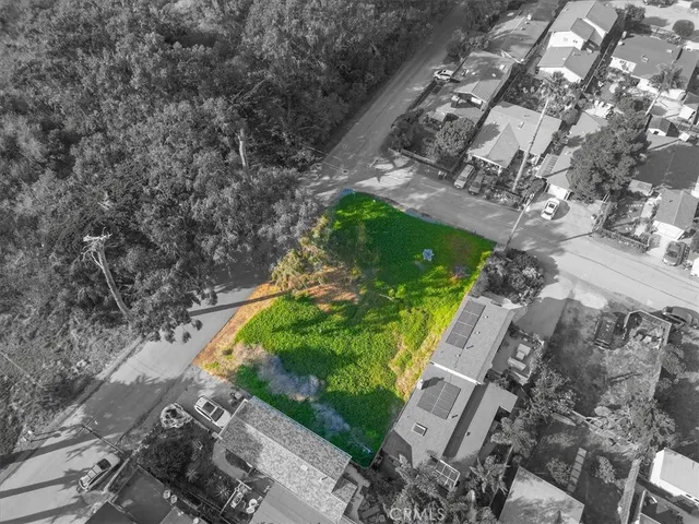 a view of a street with a yard