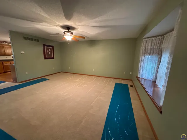 $318,000 | 915 Walnut Street, Valley Falls, KS 66088