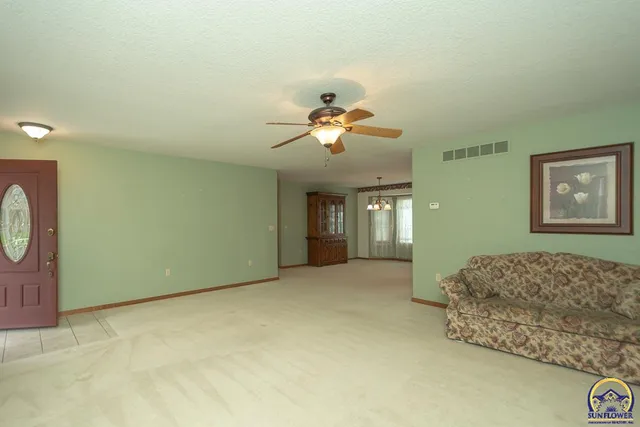 $318,000 | 915 Walnut Street, Valley Falls, KS 66088