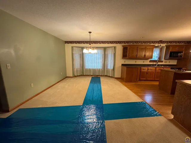 $318,000 | 915 Walnut Street, Valley Falls, KS 66088