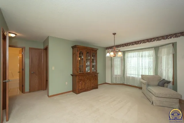 $318,000 | 915 Walnut Street, Valley Falls, KS 66088