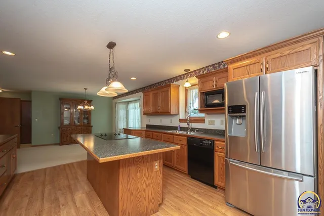 $318,000 | 915 Walnut Street, Valley Falls, KS 66088