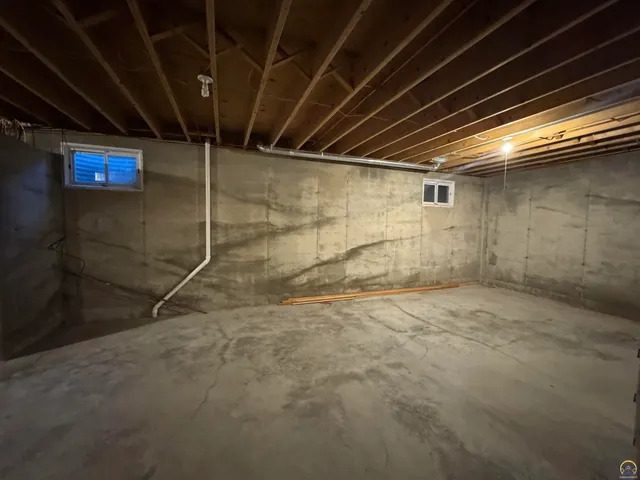 $318,000 | 915 Walnut Street, Valley Falls, KS 66088