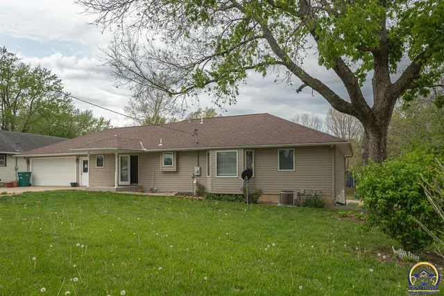 $318,000 | 915 Walnut Street, Valley Falls, KS 66088