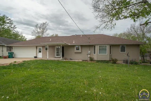 $318,000 | 915 Walnut Street, Valley Falls, KS 66088