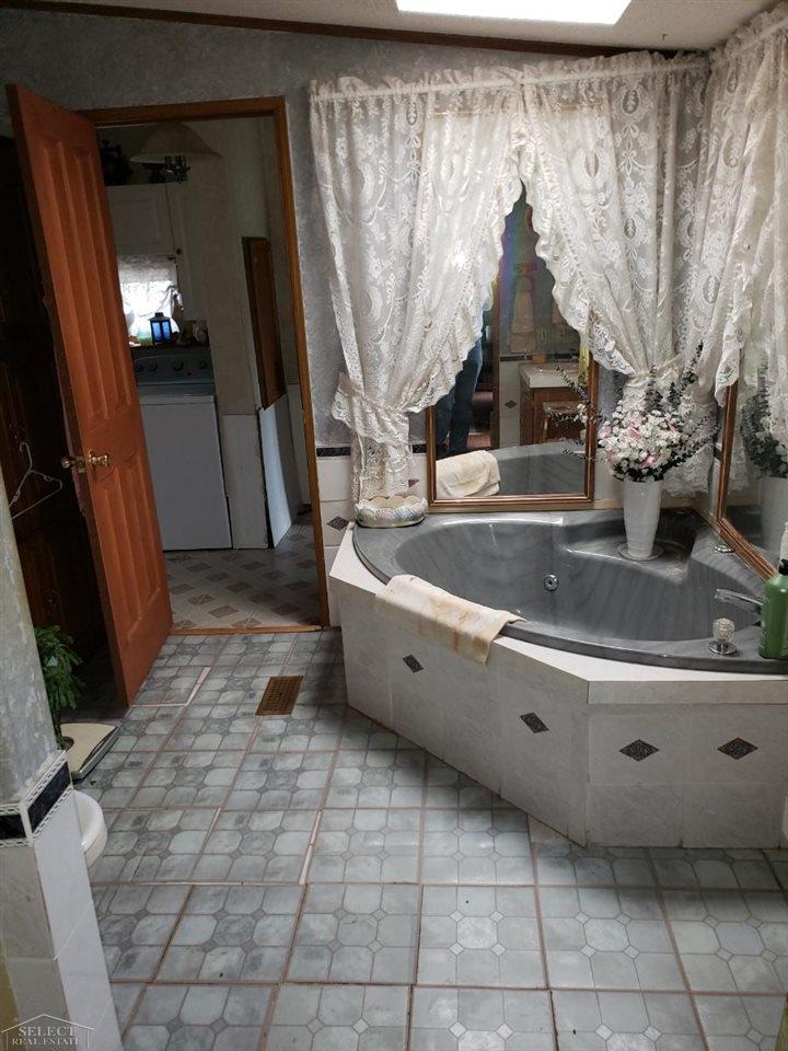 1820 Miller Road Memphis, MI 48041 - Photo 7 of 8 31376437-6.JPG