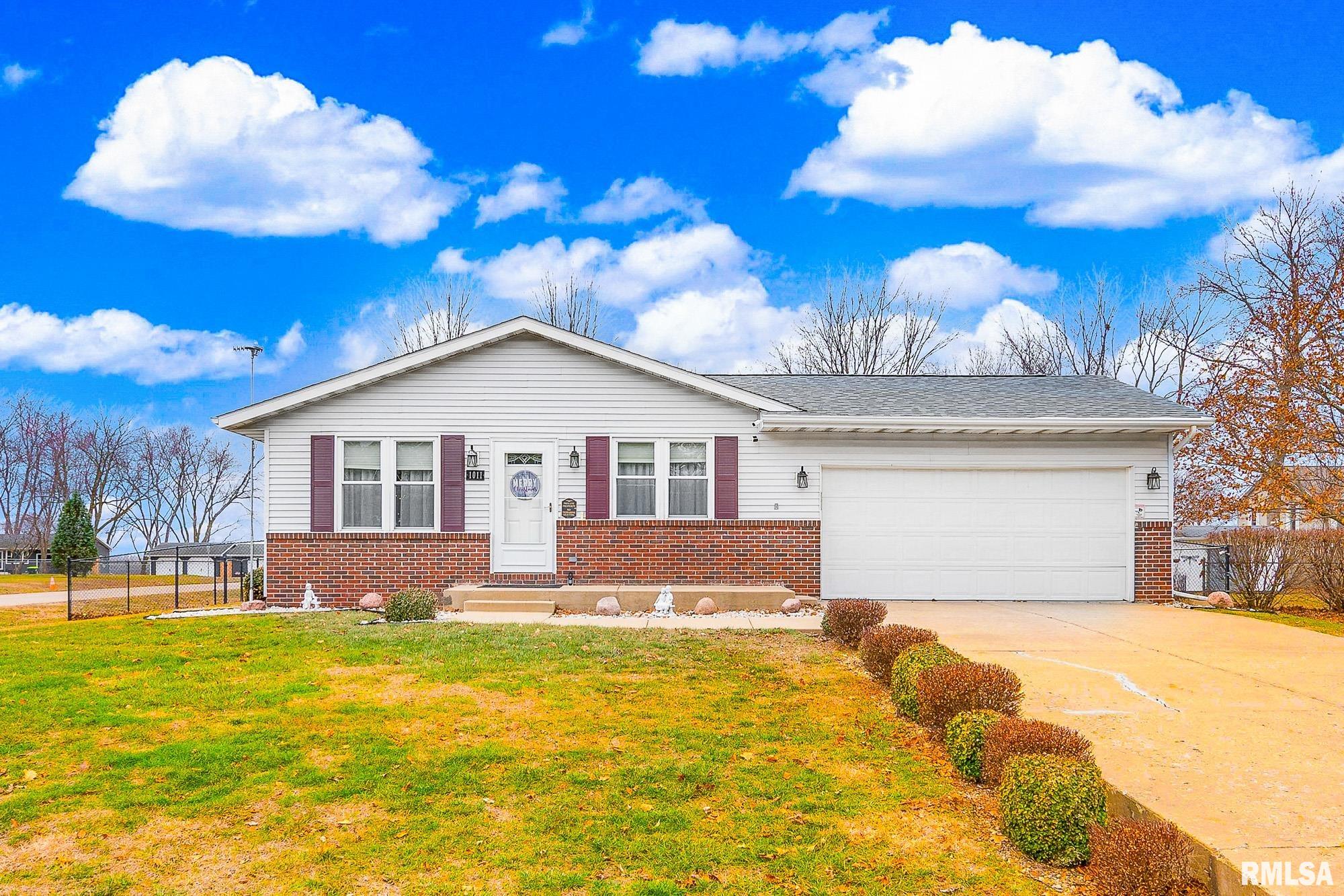 1011 South Washington Street Manito, IL 61546 - Photo 1 of 25