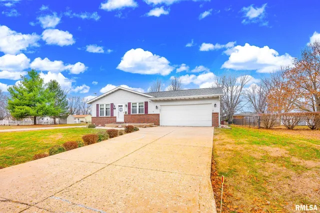 $175,000 | 1011 South Washington Street, Manito, IL 61546