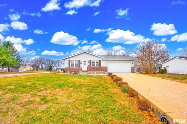 $175,000 | 1011 South Washington Street, Manito, IL 61546