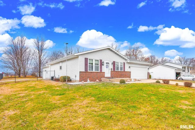 $175,000 | 1011 South Washington Street, Manito, IL 61546