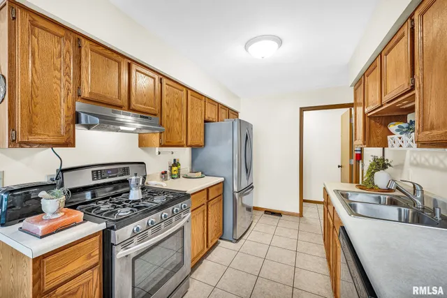 $175,000 | 1011 South Washington Street, Manito, IL 61546