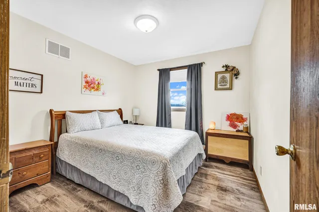 $175,000 | 1011 South Washington Street, Manito, IL 61546