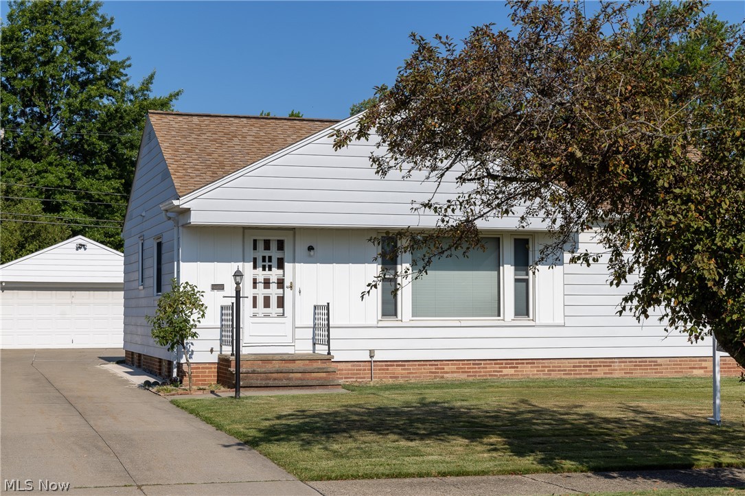 1782 Alcester Road Cleveland, OH 44124 - Photo 1 of 27