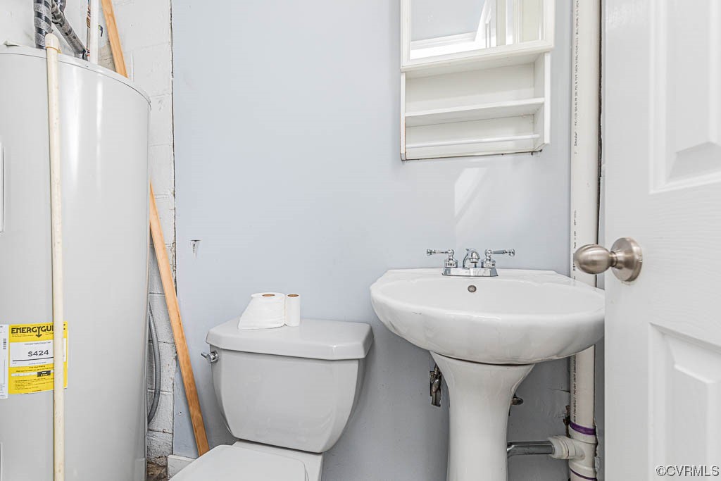 7418 Atlee Road Mechanicsville, VA 23111 - Photo 18 of 26 a bathroom with a sink toilet and a mirror