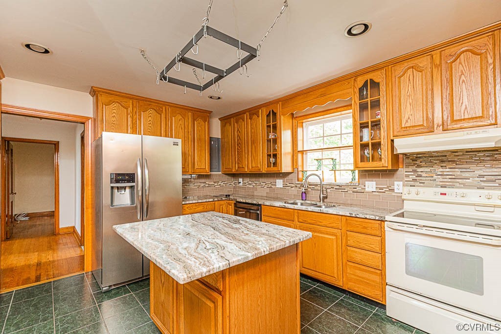 7418 Atlee Road Mechanicsville, VA 23111 - Photo 7 of 26 a kitchen with stainless steel appliances granite countertop a sink a stove and refrigerator