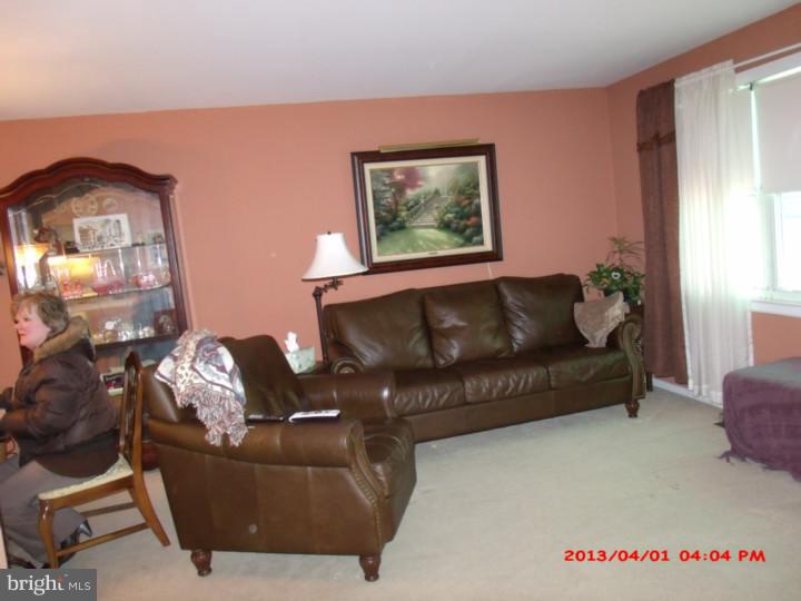 3161 Byberry Road Philadelphia, PA 19154 - Photo 7 of 13 Living Room