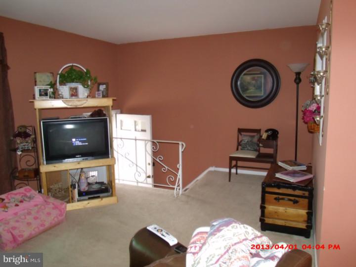 3161 Byberry Road Philadelphia, PA 19154 - Photo 8 of 13 Living Room