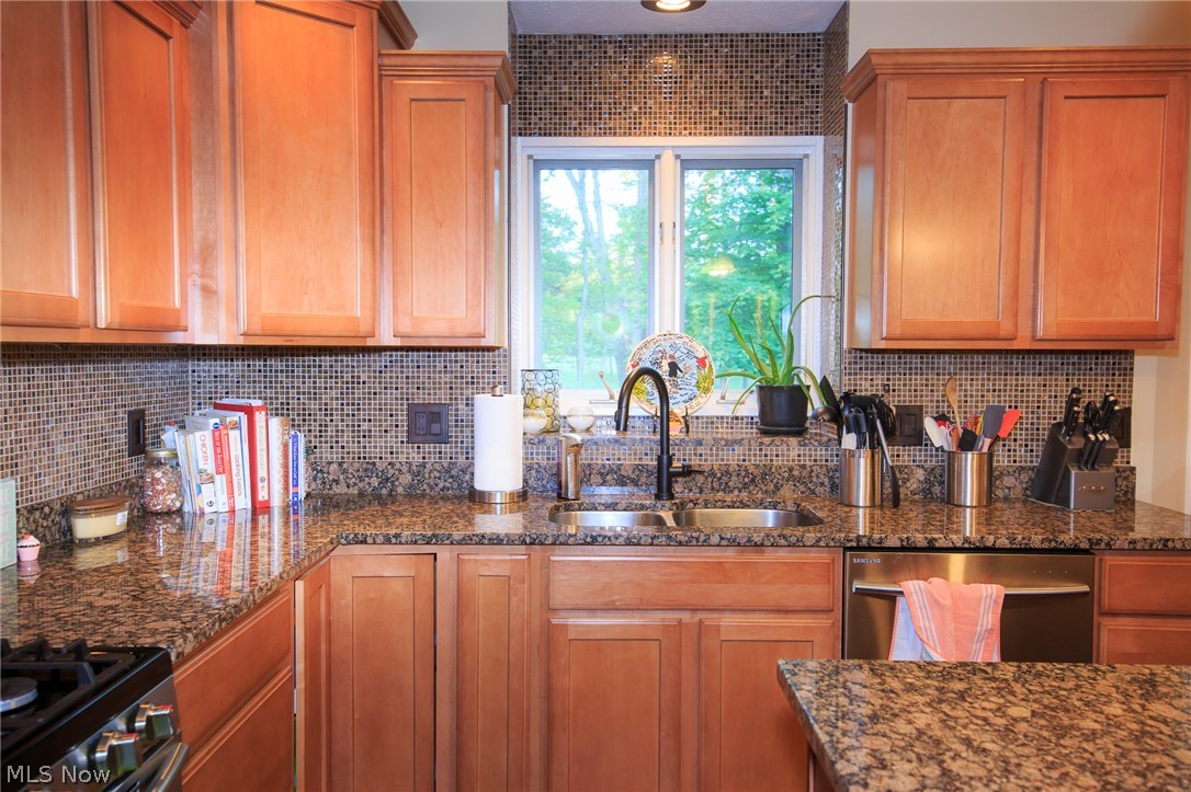 2543 Hilltop Road Cleveland, OH 44143 - Photo 12 of 31 Gallery Image 12