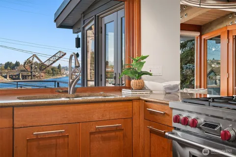 $1,985,000 | 5412 40th Avenue West, Seattle, WA 98199