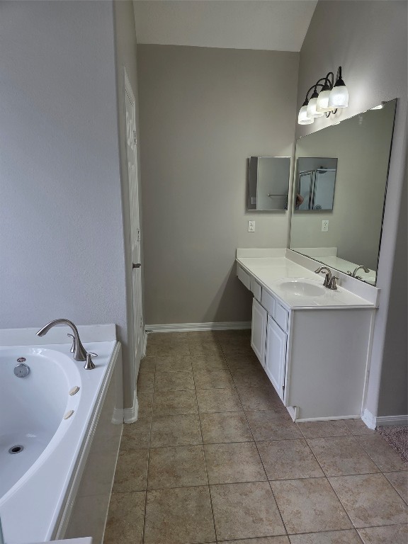 2203 Winchester Lake Rosenberg, TX 77471 - Photo 14 of 20 a bathroom with a sink a vanity and a bathtub