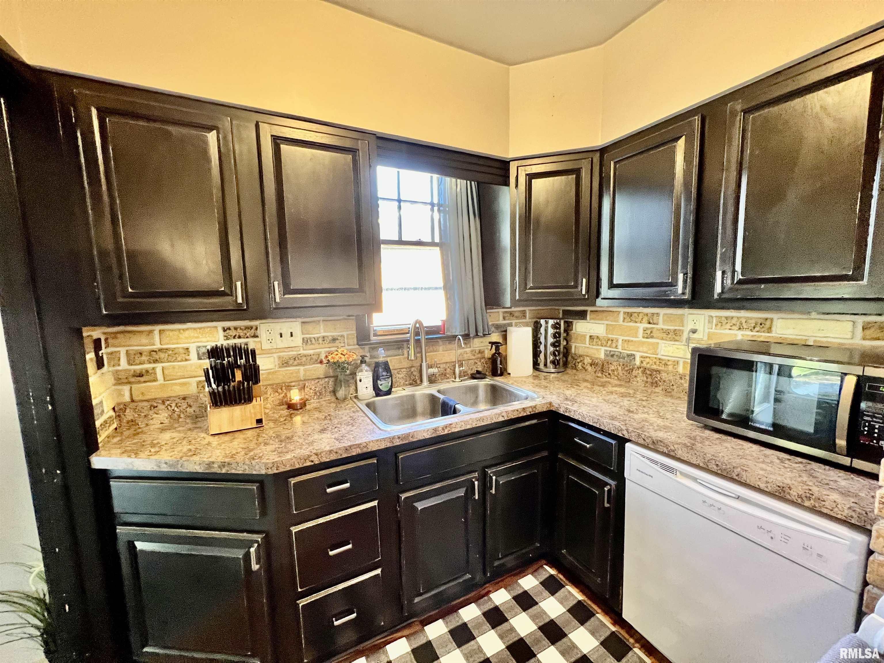 516 Springfield Road East Peoria, IL 61611 - Photo 8 of 35 Gallery Image 8