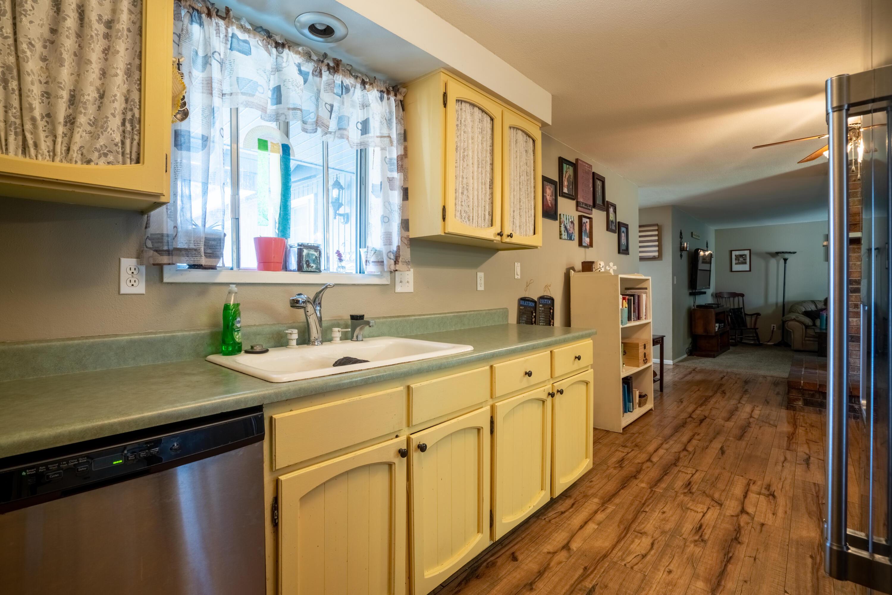 913 Freeman Road Central Point, OR 97502 - Photo 7 of 36 DSC02554-HDR