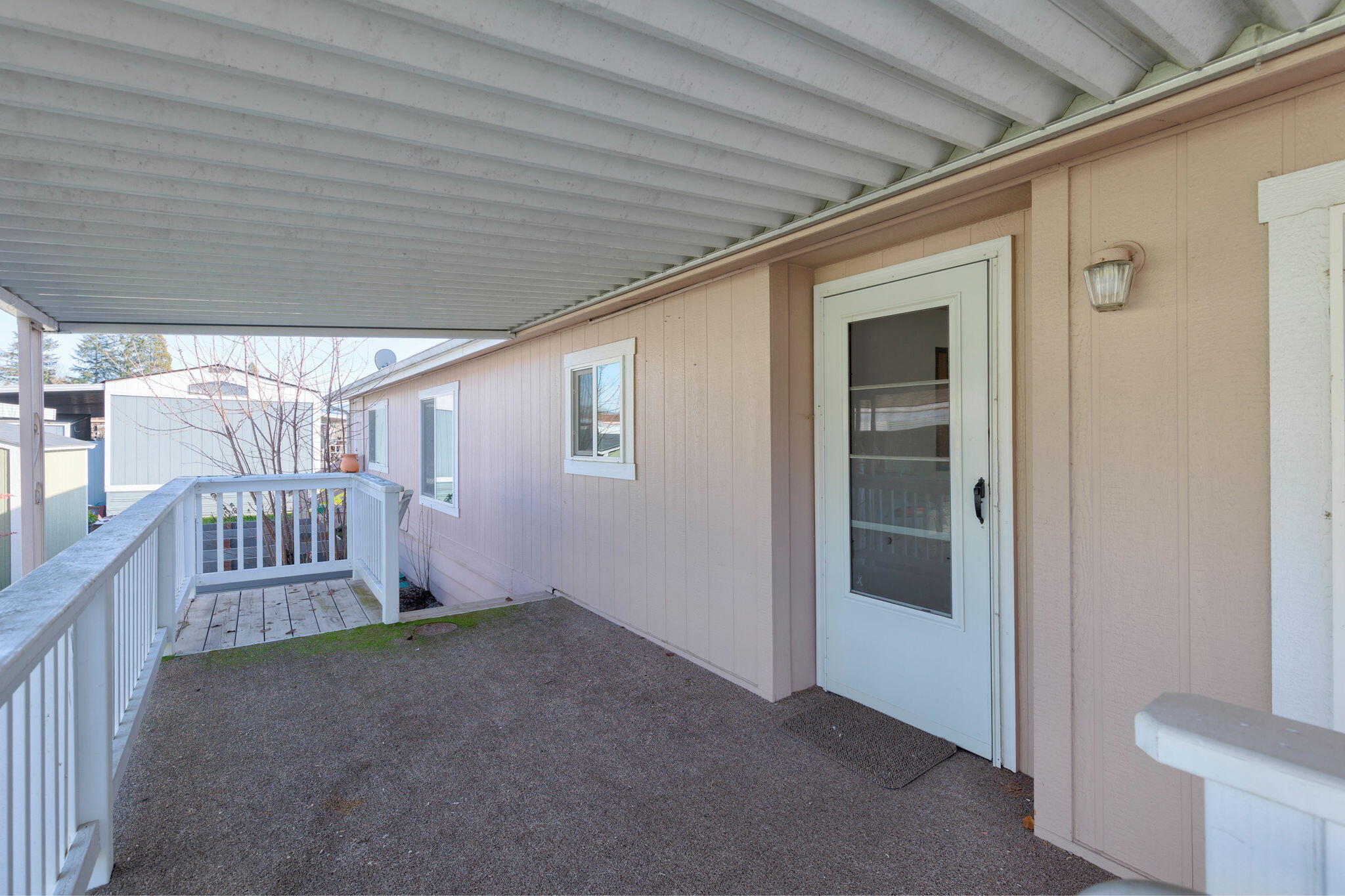 5076 Leonard Road, Unit 111 Grants Pass, OR 97527 - Photo 7 of 37 Large front patio