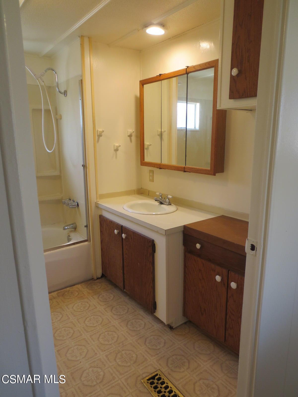 1550 Rory Lane, Unit 120 Simi Valley, CA 93063 - Photo 22 of 40 IMG_1998