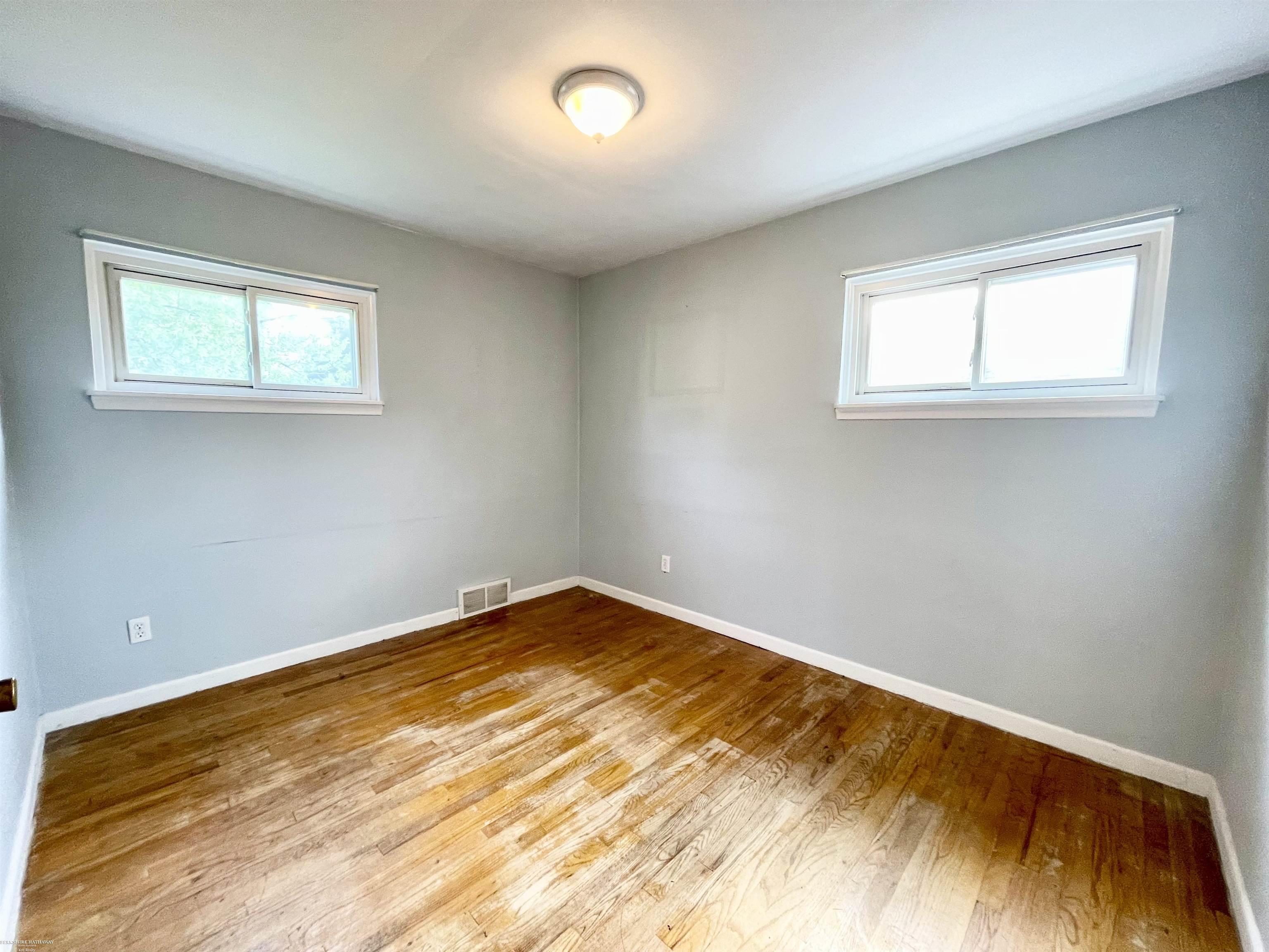 16511 Frazho Road Roseville, MI 48066 - Photo 9 of 20 50183554-c9ba2e60-6a58-4225-aba0-1c13a539381f.JPG