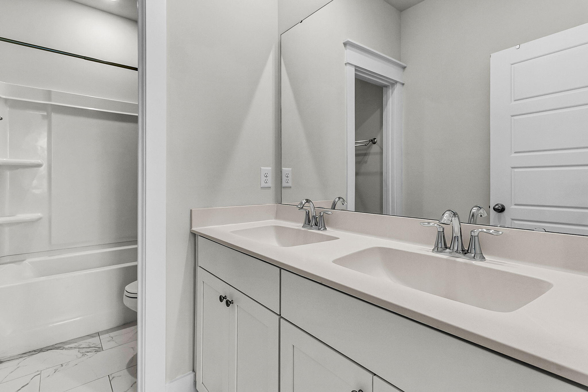 2928 Tranquility Road Mount Pleasant, SC 29466 - Photo 38 of 46 Upper Level Hall Bath