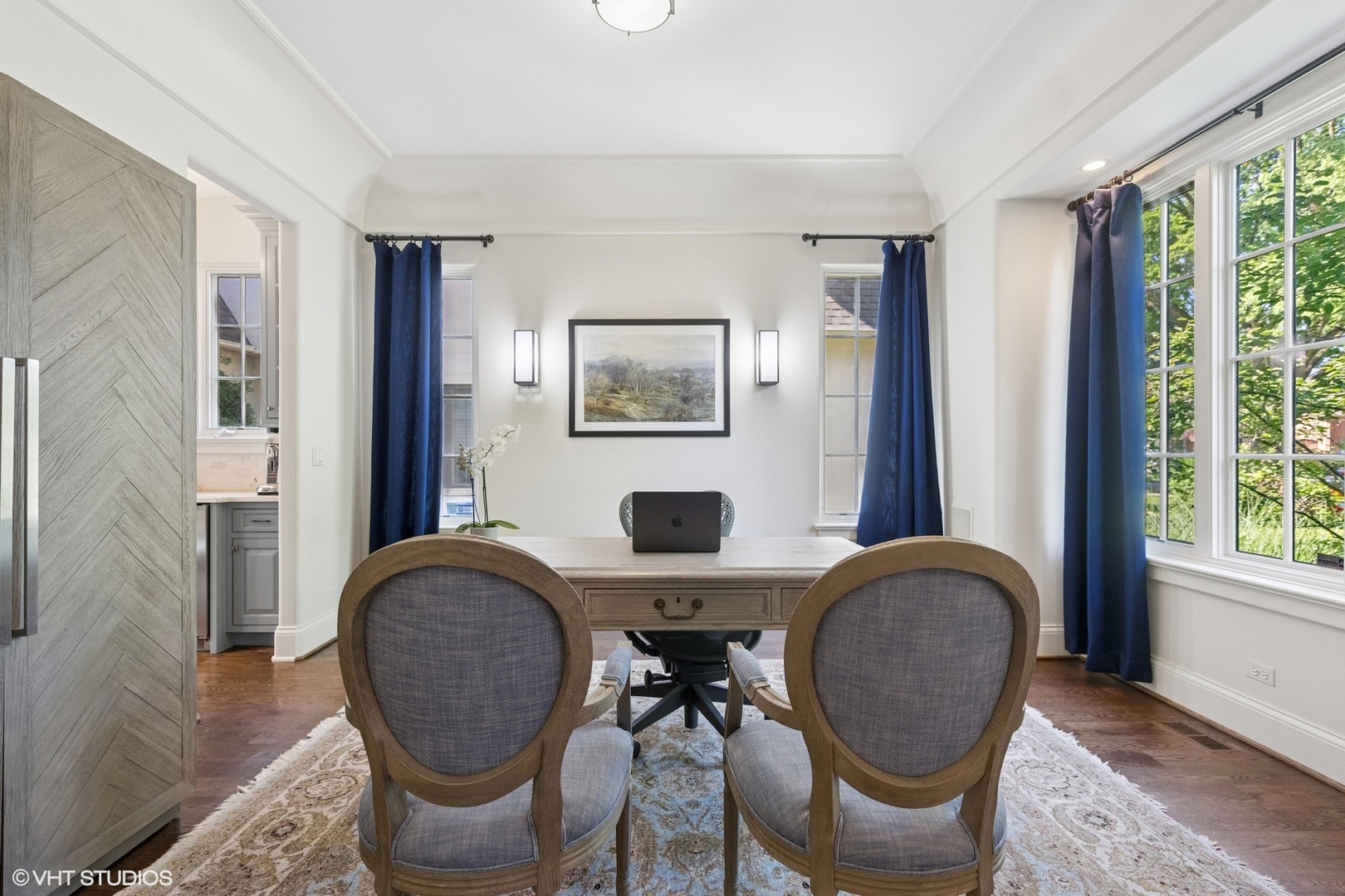 437 North County Line Road Hinsdale, IL 60521 - Photo 12 of 25 a room with furniture and a window