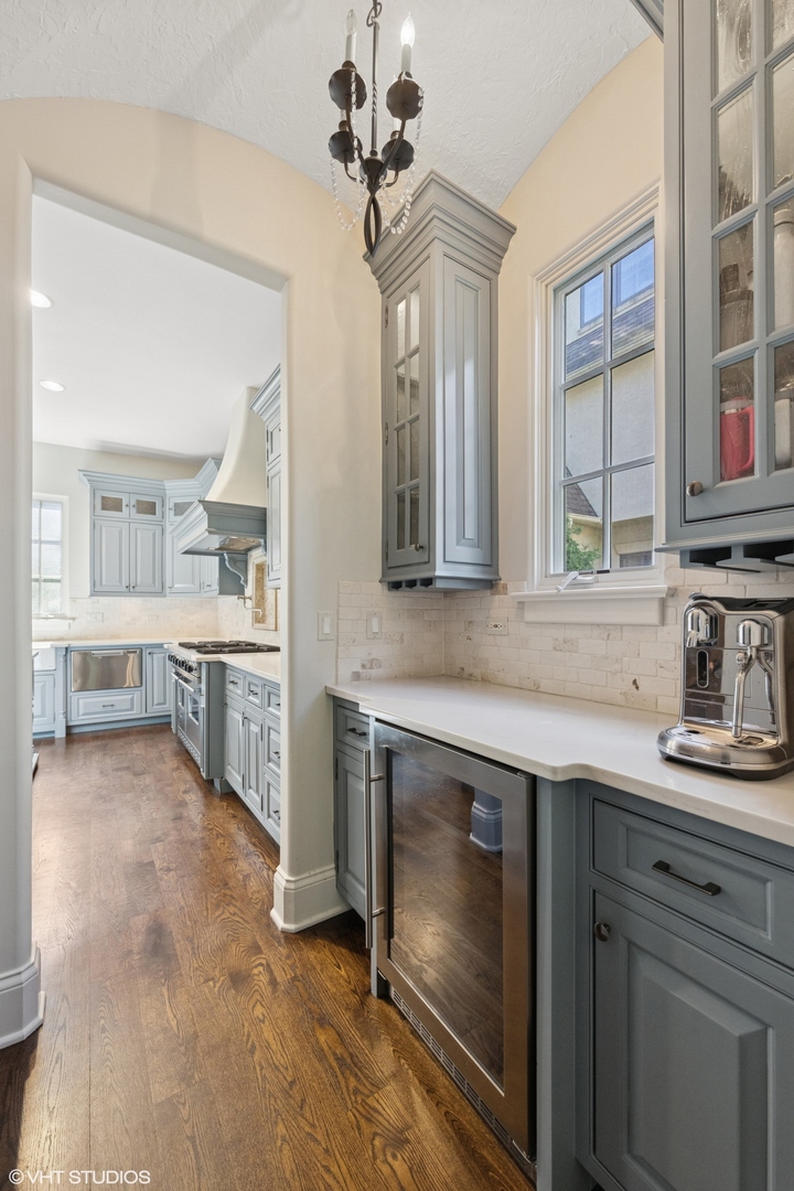 437 North County Line Road Hinsdale, IL 60521 - Photo 10 of 25 a kitchen with a sink stove and cabinets