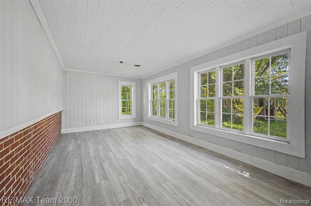 2145 Oakville Waltz Road New Boston, MI 48164 - Photo 24 of 56