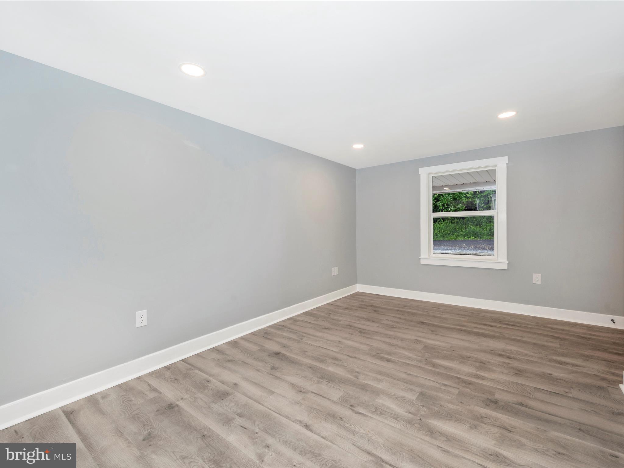 2730 Lander Road Jefferson, MD 21755 - Photo 5 of 74 Living Room