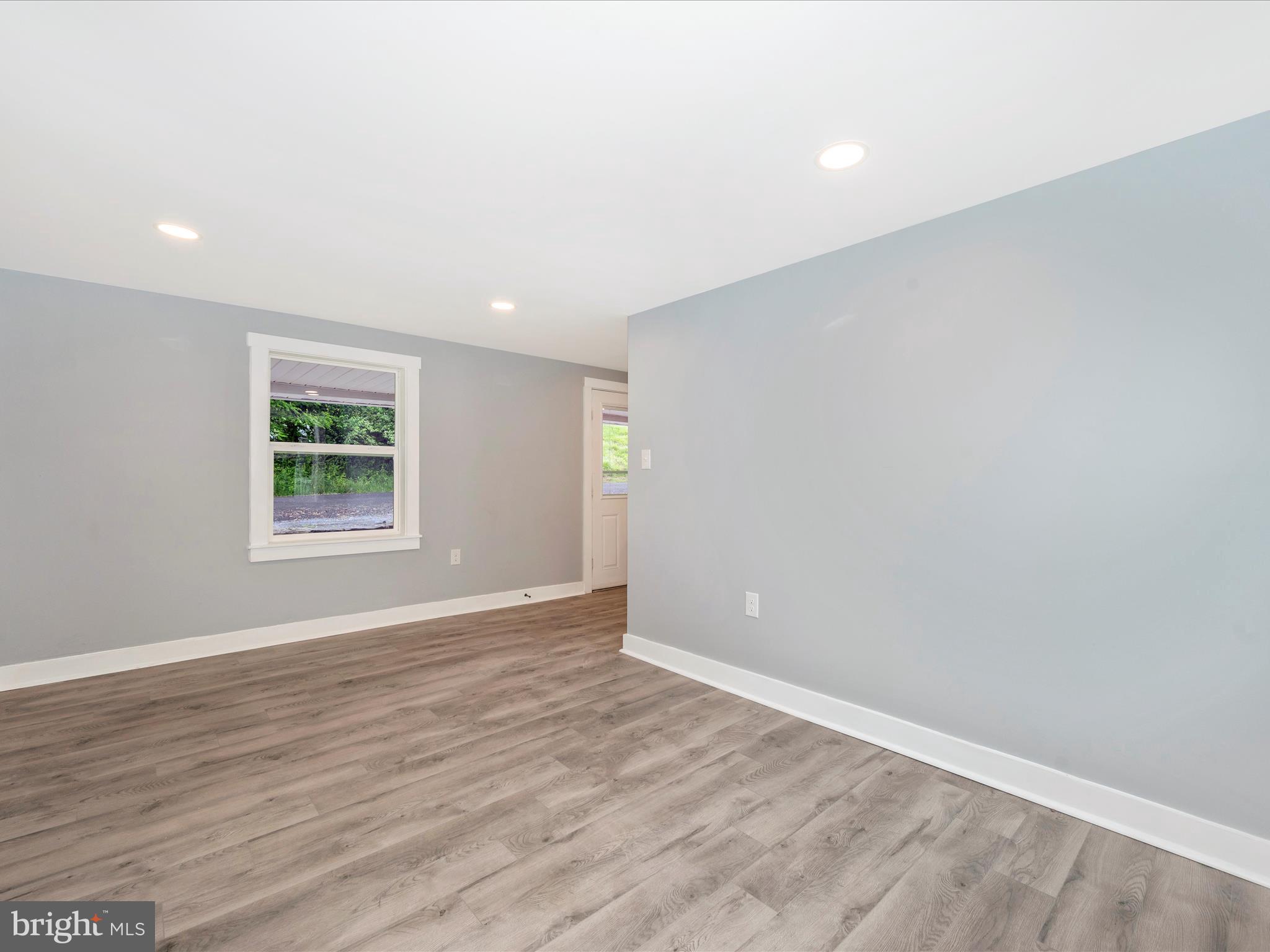 2730 Lander Road Jefferson, MD 21755 - Photo 6 of 74 Living Room