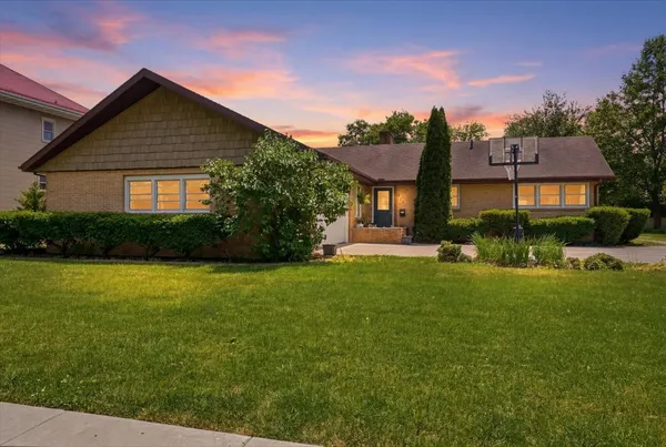 $280,000 | 409 East Oak Street, Fairbury, IL 61739