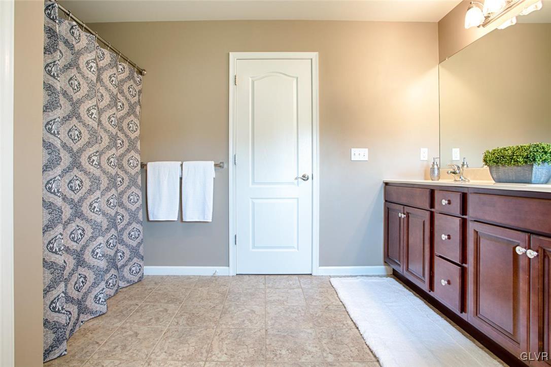 229 East Dell Road Bath, PA 18014 - Photo 20 of 37 Gallery Image 20