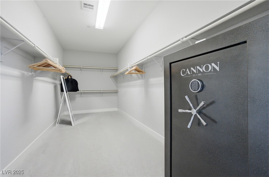 7736 Tioga Ridge Las Vegas, NV 89117 - Photo 24 of 68 View of walk in closet