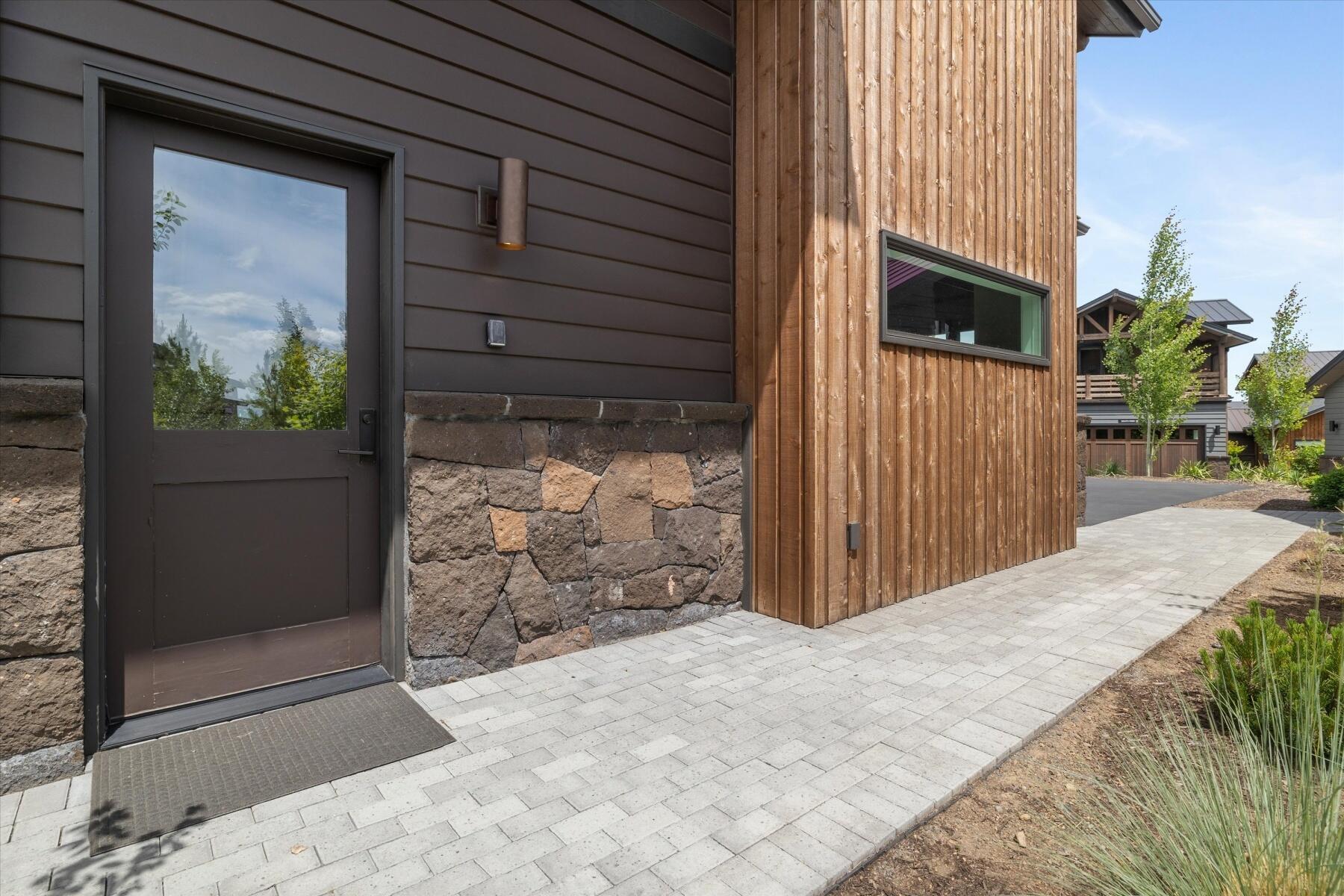 19208 Gateway Loop, Unit 17 Bend, OR 97702 - Photo 20 of 38 Separate entrance for ADU. Can be used as an office and/or additional bedroom for guests.