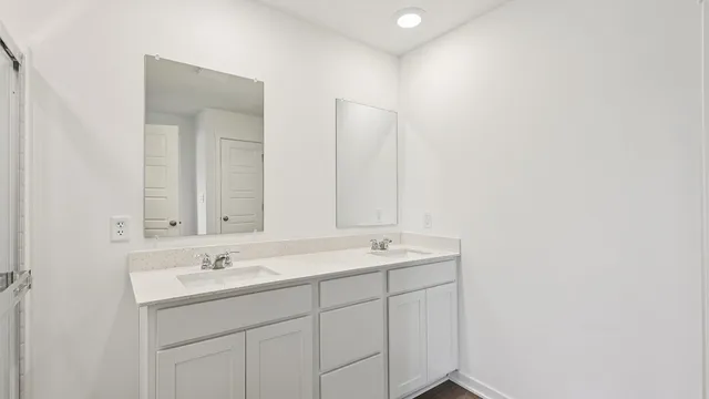an empty room with windows and ceiling fan