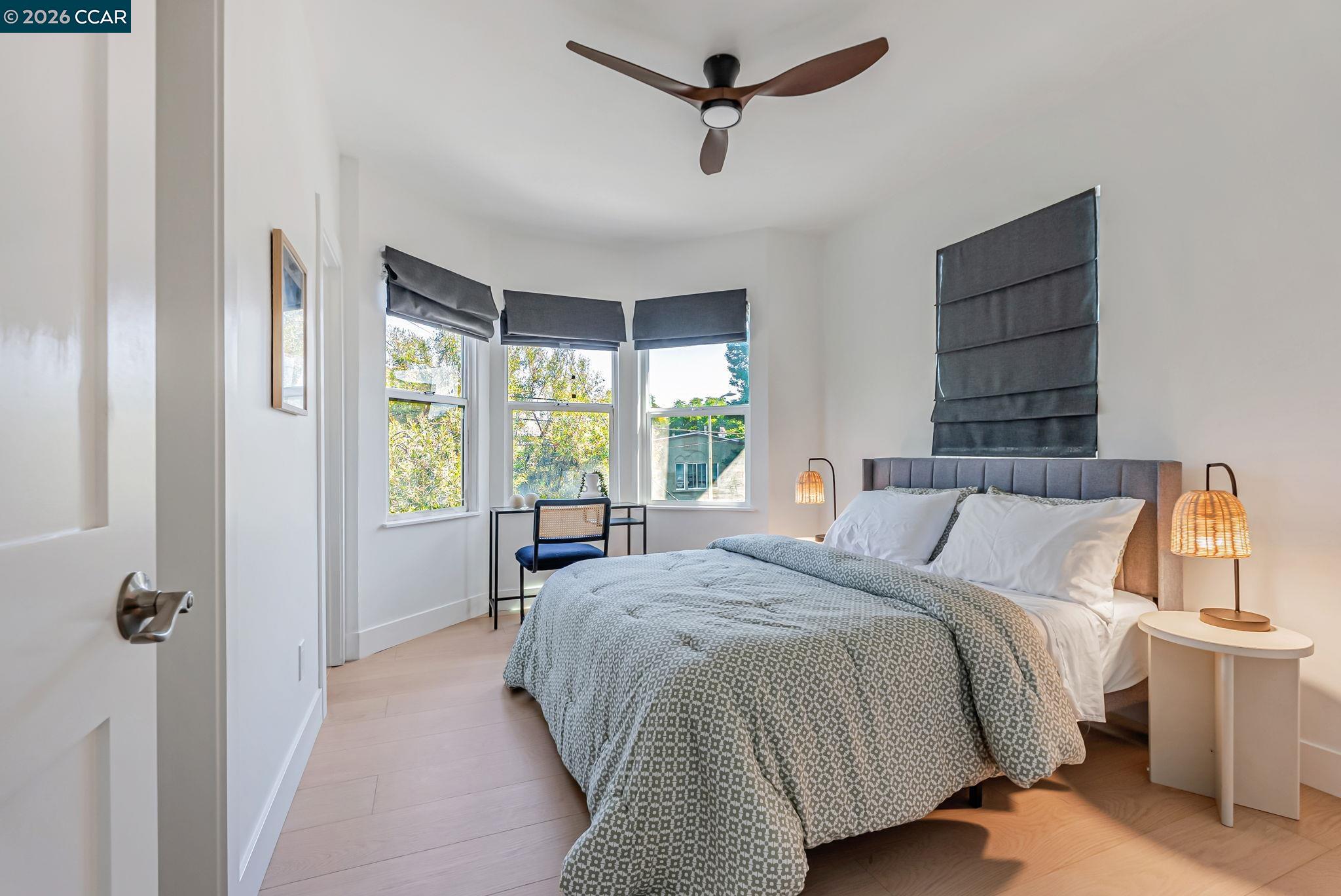 1727 9th Street Oakland, CA 94607 - Photo 20 of 36 a bed sitting in a spacious bedroom next to a window