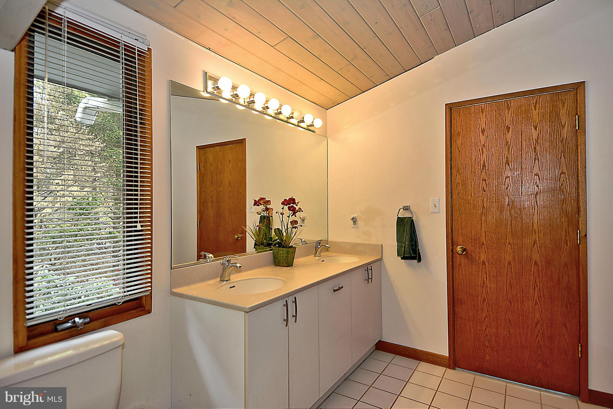 1453 Beulah Road Vienna, VA 22182 - Photo 18 of 30 Bath