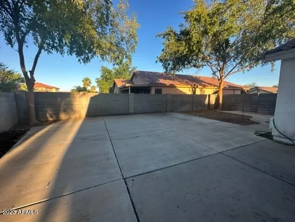 a view of a yard with a tree