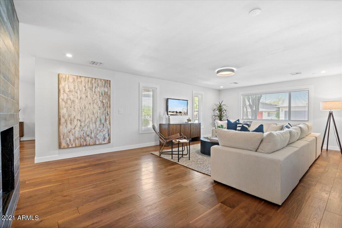 2117 East Lawrence Road Phoenix, AZ 85016 - Photo 17 of 40 Living Room