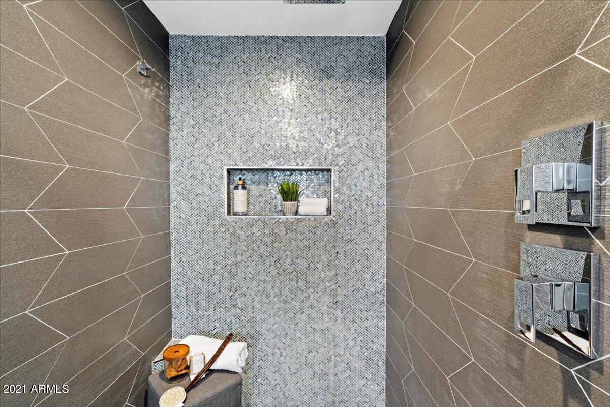 2117 East Lawrence Road Phoenix, AZ 85016 - Photo 26 of 40 Primary Bathroom Shower