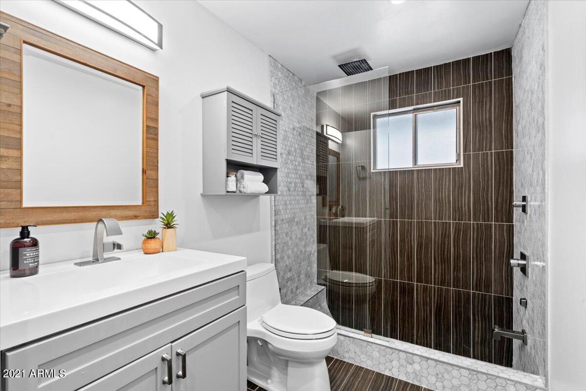 2117 East Lawrence Road Phoenix, AZ 85016 - Photo 30 of 40 Bathroom